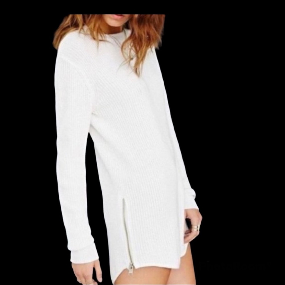 Urban Outfitters UNIF Sweater. XS. Chunky sweater with side zip.